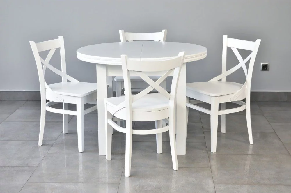 biały stół i krzesła